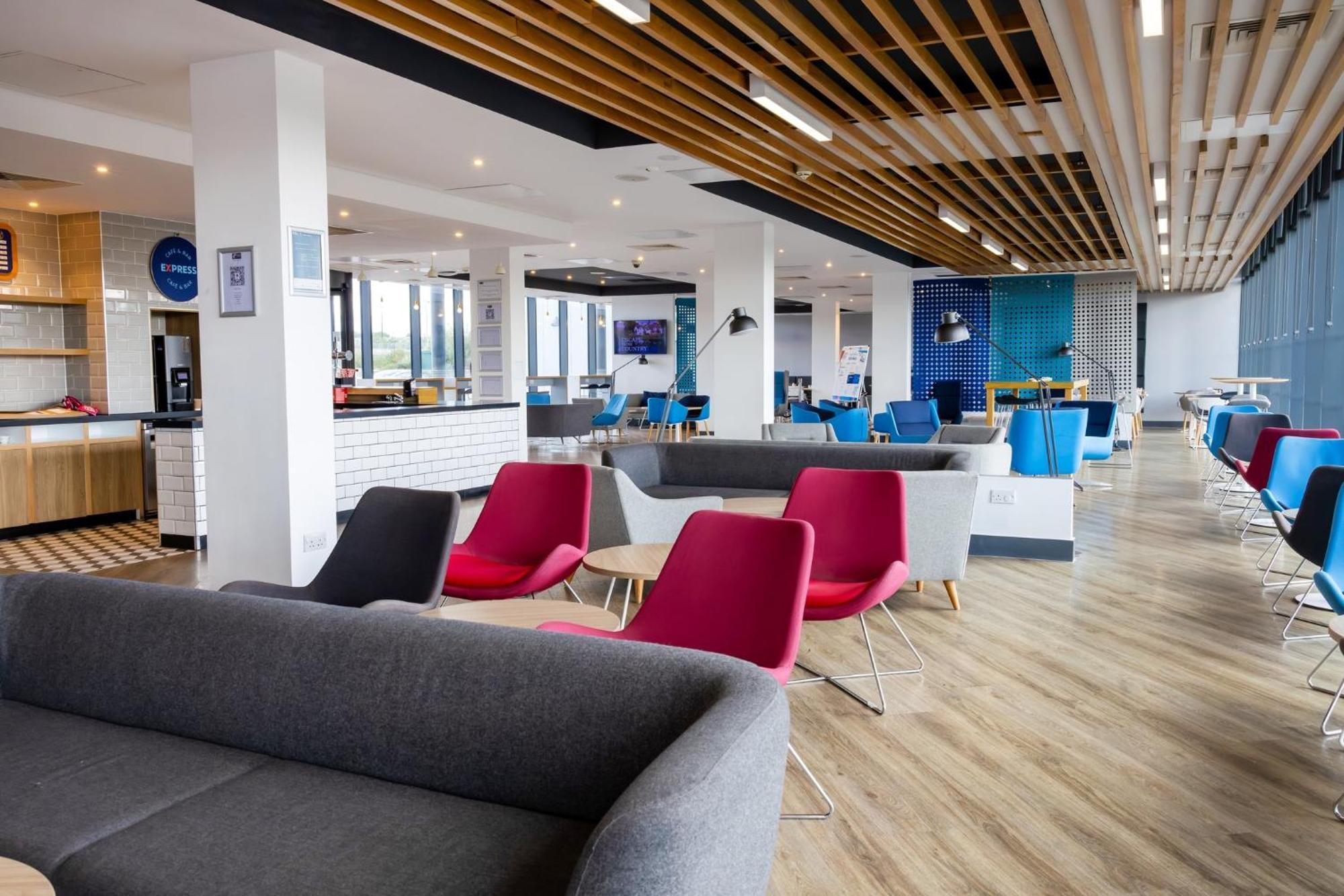 Holiday Inn Express - Manchester - Traffordcity By Ihg Urmston Esterno foto