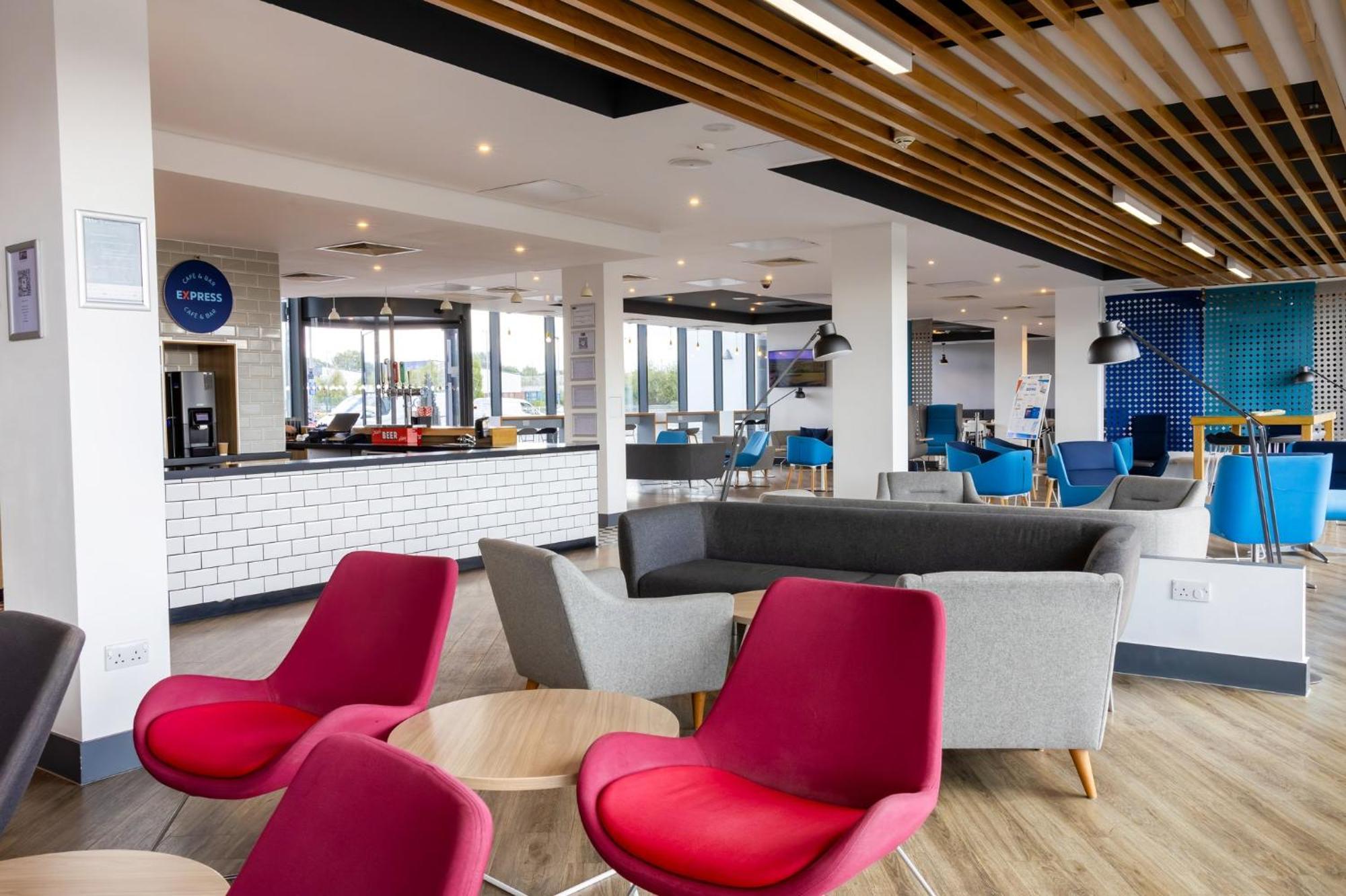 Holiday Inn Express - Manchester - Traffordcity By Ihg Urmston Esterno foto