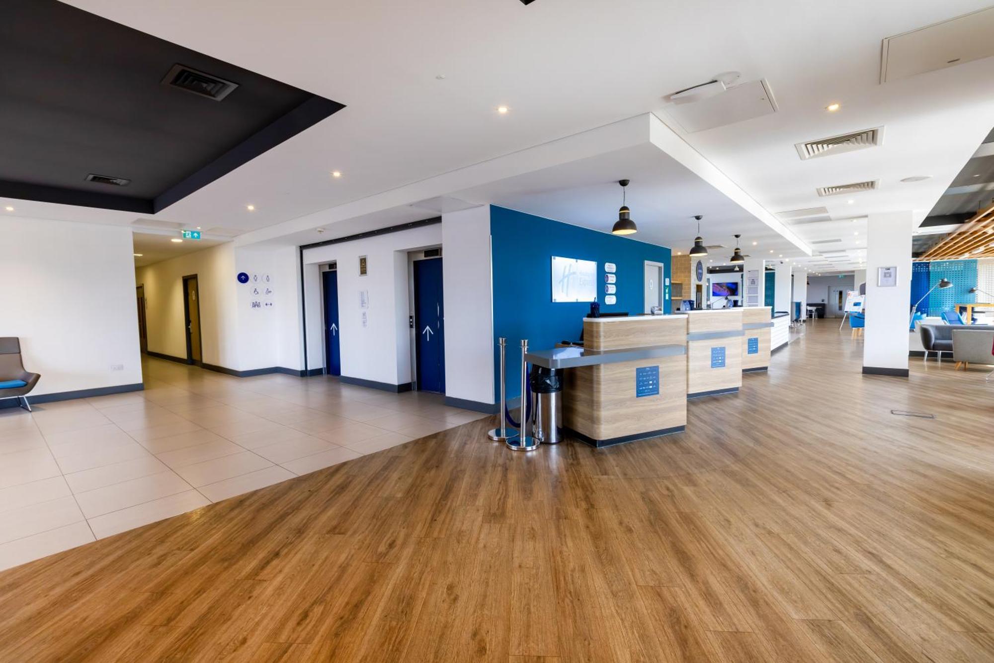 Holiday Inn Express - Manchester - Traffordcity By Ihg Urmston Esterno foto